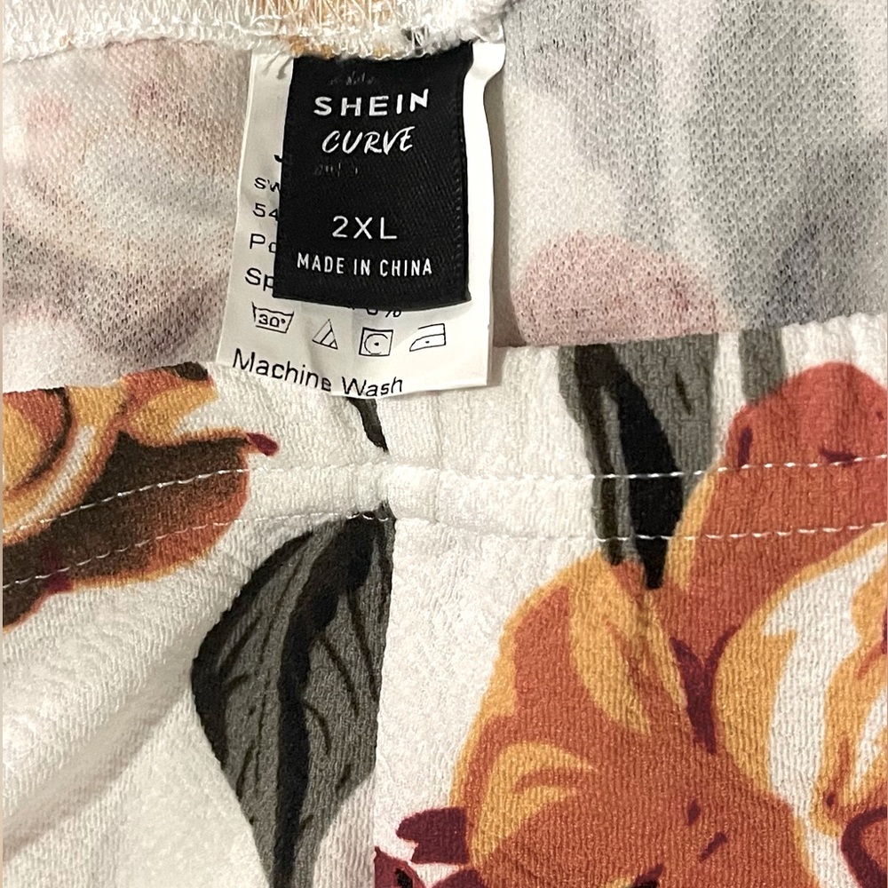 NWOT Women’s Plus Size Floral Leggings - Picture 3 of 3
